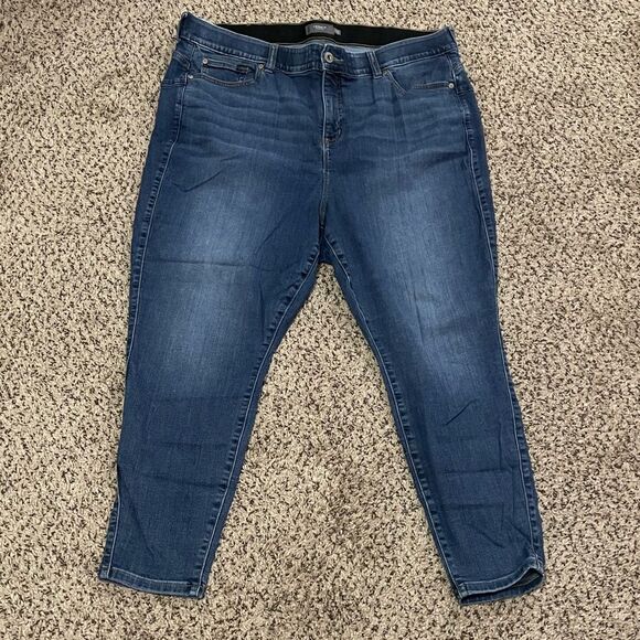 Torrid “Feel the Fit” Blue Jeans Size 24R - Picture 7 of 9